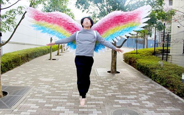 Tự chế tạo ra đôi cánh thiên thần di động vì muốn 'sống ảo' ở mọi nơi Tự chế tạo ra đôi cánh thiên thần di động vì muốn 'sống ảo' ở mọi nơi