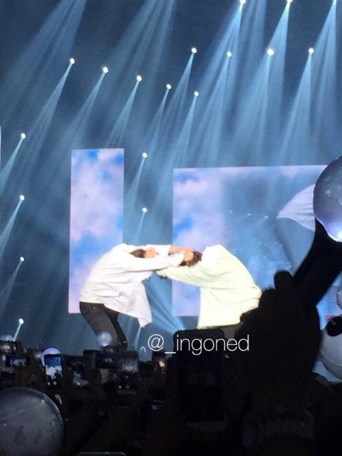 BTS và những khoảnh khắc 'yêu nhau lắm cắn nhau đau': Cho hỏi bao nhiêu tuổi rồi mấy anh ơi? BTS và những khoảnh khắc 'yêu nhau lắm cắn nhau đau': Cho hỏi bao nhiêu tuổi rồi mấy anh ơi?