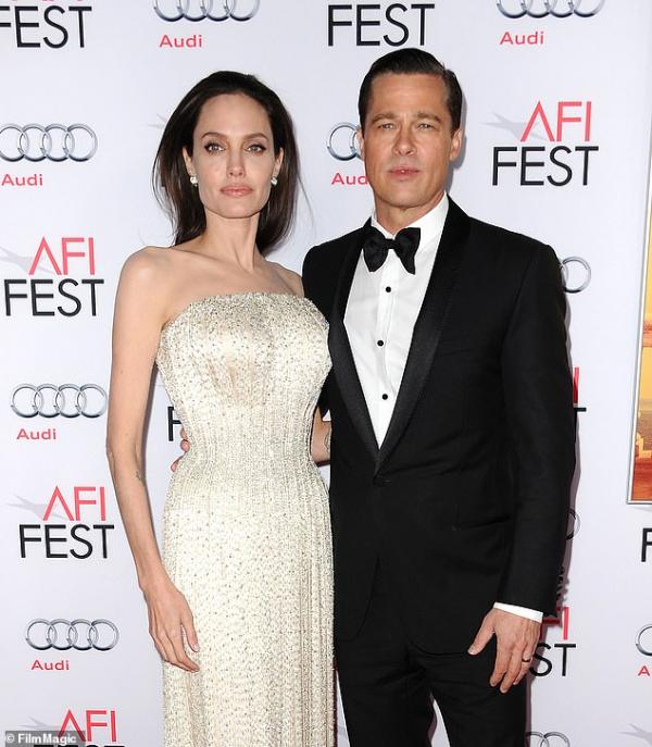 Chuyện gì cũng có thể xảy ra ở Hollywood: Charlize Theron hẹn hò với Brad Pitt nhờ bồ cũ giới thiệu? Chuyện gì cũng có thể xảy ra ở Hollywood: Charlize Theron hẹn hò với Brad Pitt nhờ bồ cũ giới thiệu?