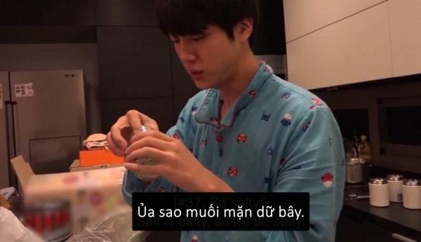 Những phát ngôn hài để đời của Jin (BTS) - quý ông đẹp trai 'dị ứng với sự nghiêm túc' Những phát ngôn hài để đời của Jin (BTS) - quý ông đẹp trai 'dị ứng với sự nghiêm túc'