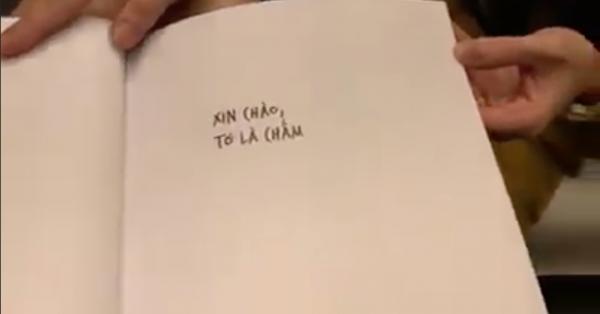 'Chấm': Cuốn sách này là cơn ác mộng với người sợ lỗ, dân mạng xem xong chỉ muốn đốt ngay và luôn 'Chấm': Cuốn sách này là cơn ác mộng với người sợ lỗ, dân mạng xem xong chỉ muốn đốt ngay và luôn