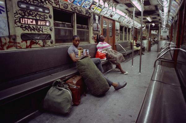 Ngắm nhìn một nước Mỹ thật khác qua bộ ảnh tàu điện ngầm New York thập niên 80 Ngắm nhìn một nước Mỹ thật khác qua bộ ảnh tàu điện ngầm New York thập niên 80