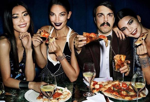 Tài năng 'chụp hình ké fame' Kendall Jenner đã giúp anh chàng này sở hữu hơn 1 triệu người theo dõi trên Instagram Tài năng 'chụp hình ké fame' Kendall Jenner đã giúp anh chàng này sở hữu hơn 1 triệu người theo dõi trên Instagram
