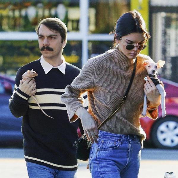 Tài năng 'chụp hình ké fame' Kendall Jenner đã giúp anh chàng này sở hữu hơn 1 triệu người theo dõi trên Instagram Tài năng 'chụp hình ké fame' Kendall Jenner đã giúp anh chàng này sở hữu hơn 1 triệu người theo dõi trên Instagram