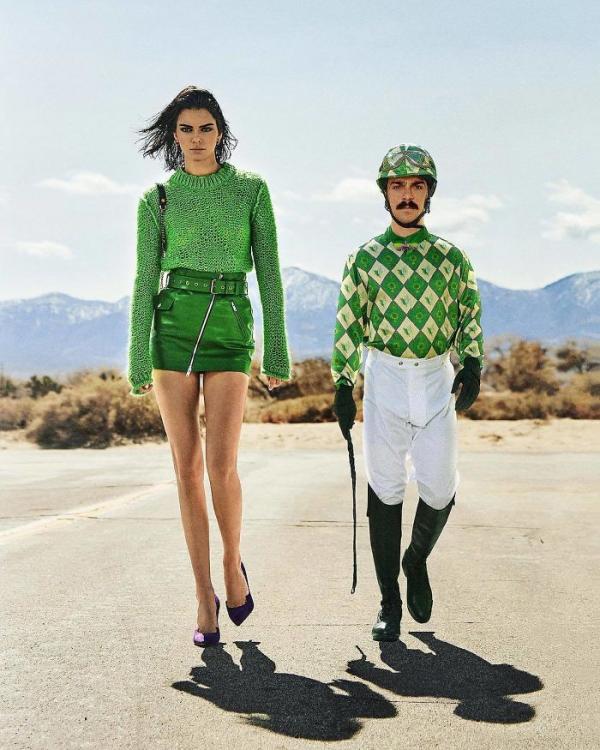 Tài năng 'chụp hình ké fame' Kendall Jenner đã giúp anh chàng này sở hữu hơn 1 triệu người theo dõi trên Instagram Tài năng 'chụp hình ké fame' Kendall Jenner đã giúp anh chàng này sở hữu hơn 1 triệu người theo dõi trên Instagram