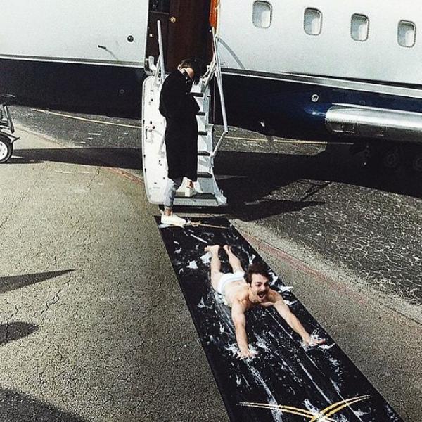 Tài năng 'chụp hình ké fame' Kendall Jenner đã giúp anh chàng này sở hữu hơn 1 triệu người theo dõi trên Instagram Tài năng 'chụp hình ké fame' Kendall Jenner đã giúp anh chàng này sở hữu hơn 1 triệu người theo dõi trên Instagram