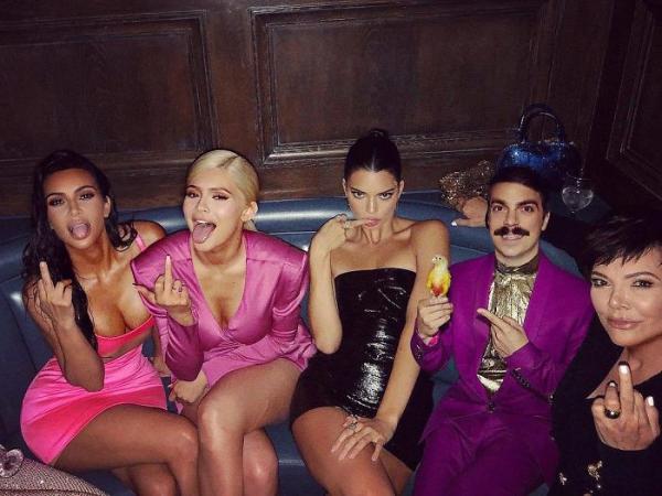 Tài năng 'chụp hình ké fame' Kendall Jenner đã giúp anh chàng này sở hữu hơn 1 triệu người theo dõi trên Instagram Tài năng 'chụp hình ké fame' Kendall Jenner đã giúp anh chàng này sở hữu hơn 1 triệu người theo dõi trên Instagram