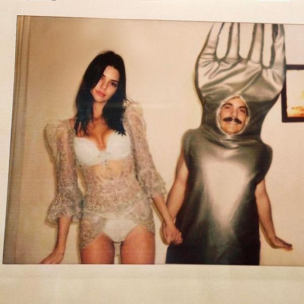 Tài năng 'chụp hình ké fame' Kendall Jenner đã giúp anh chàng này sở hữu hơn 1 triệu người theo dõi trên Instagram Tài năng 'chụp hình ké fame' Kendall Jenner đã giúp anh chàng này sở hữu hơn 1 triệu người theo dõi trên Instagram