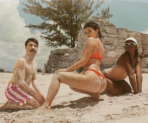 Tài năng 'chụp hình ké fame' Kendall Jenner đã giúp anh chàng này sở hữu hơn 1 triệu người theo dõi trên Instagram Tài năng 'chụp hình ké fame' Kendall Jenner đã giúp anh chàng này sở hữu hơn 1 triệu người theo dõi trên Instagram