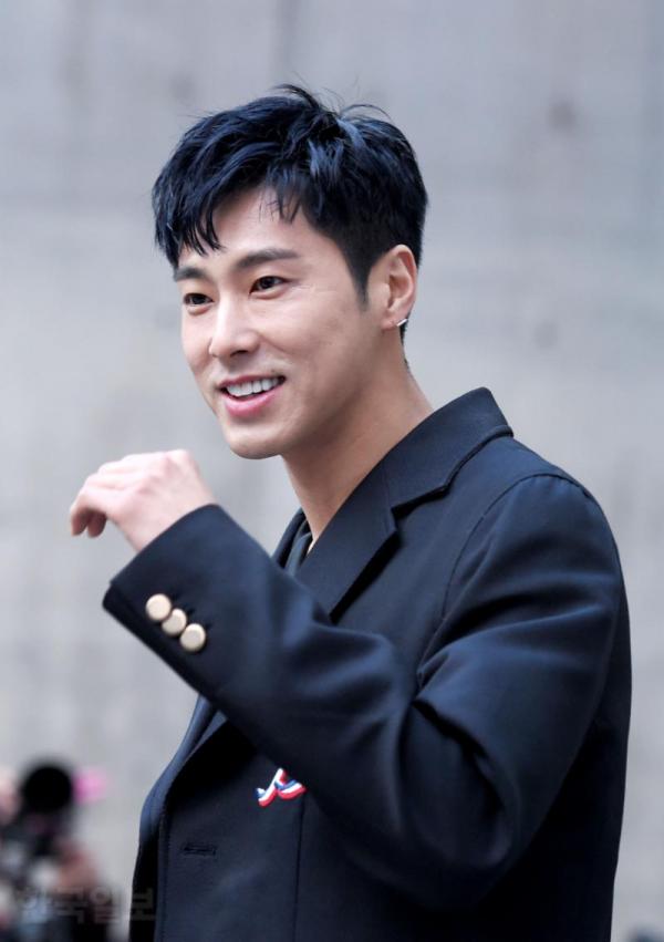 TVXQ Yunho lần đầu nói về những tháng ngày đau khổ và ám ảnh sau khi bị anti-fan đầu độc suýt chết TVXQ Yunho lần đầu nói về những tháng ngày đau khổ và ám ảnh sau khi bị anti-fan đầu độc suýt chết
