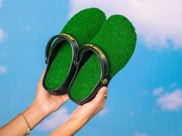 Thiết kế mới nhất của Crocs tạo cảm giác như bạn đang đi chân trần trên cỏ Thiết kế mới nhất của Crocs tạo cảm giác như bạn đang đi chân trần trên cỏ