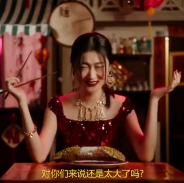 Nữ người mẫu tưởng đời 'lên hương' sau quảng cáo cho Dolce & Gabbana, ai dè bị tẩy chay hàng loạt Nữ người mẫu tưởng đời 'lên hương' sau quảng cáo cho Dolce & Gabbana, ai dè bị tẩy chay hàng loạt