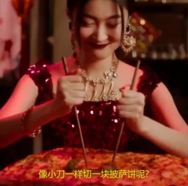 Nữ người mẫu tưởng đời 'lên hương' sau quảng cáo cho Dolce & Gabbana, ai dè bị tẩy chay hàng loạt Nữ người mẫu tưởng đời 'lên hương' sau quảng cáo cho Dolce & Gabbana, ai dè bị tẩy chay hàng loạt
