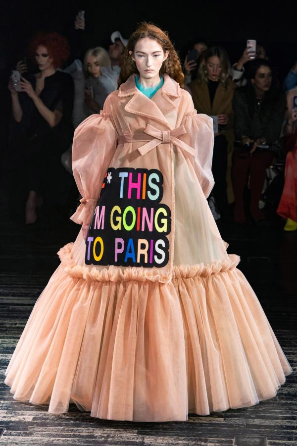 BST Viktor & Rolf: Khi những meme hài hước kết hợp với thời trang cao cấp BST Viktor & Rolf: Khi những meme hài hước kết hợp với thời trang cao cấp