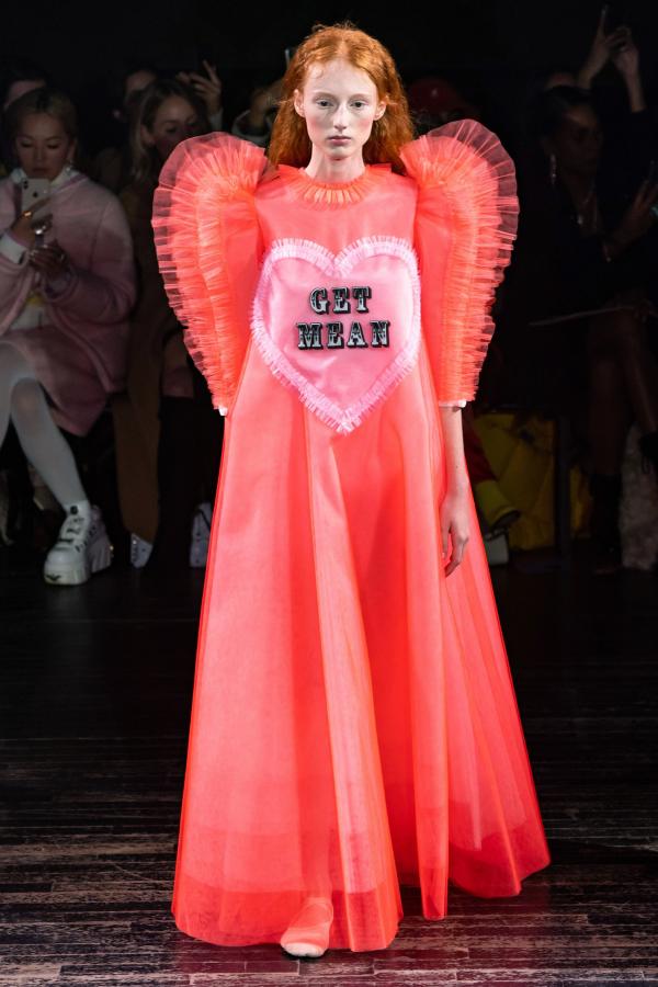 BST Viktor & Rolf: Khi những meme hài hước kết hợp với thời trang cao cấp BST Viktor & Rolf: Khi những meme hài hước kết hợp với thời trang cao cấp