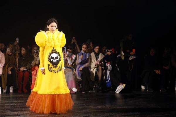 BST Viktor & Rolf: Khi những meme hài hước kết hợp với thời trang cao cấp BST Viktor & Rolf: Khi những meme hài hước kết hợp với thời trang cao cấp