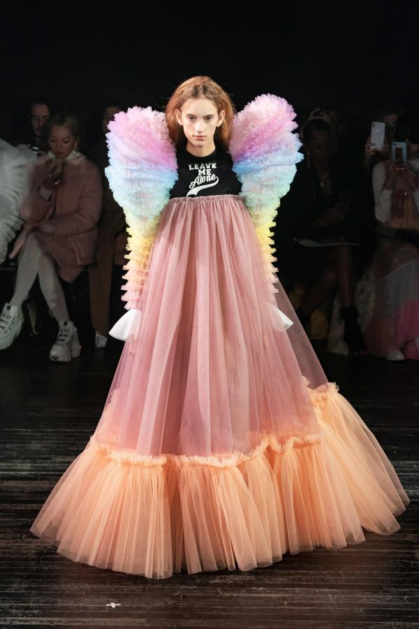 BST Viktor & Rolf: Khi những meme hài hước kết hợp với thời trang cao cấp BST Viktor & Rolf: Khi những meme hài hước kết hợp với thời trang cao cấp