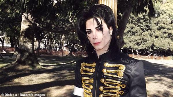 Chàng trai 22 tuổi chi tiền 'khủng' để phẫu thuật cho giống Michael Jackson Chàng trai 22 tuổi chi tiền 'khủng' để phẫu thuật cho giống Michael Jackson
