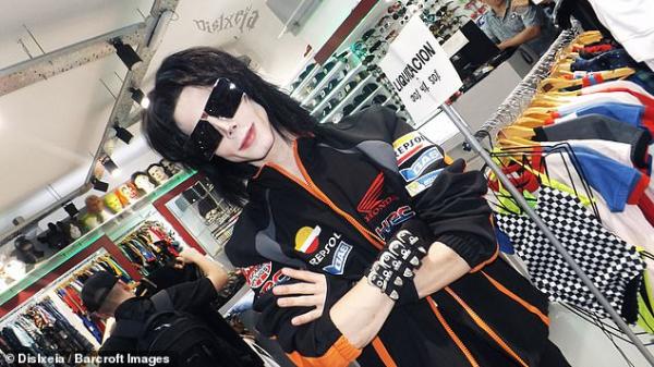Chàng trai 22 tuổi chi tiền 'khủng' để phẫu thuật cho giống Michael Jackson Chàng trai 22 tuổi chi tiền 'khủng' để phẫu thuật cho giống Michael Jackson