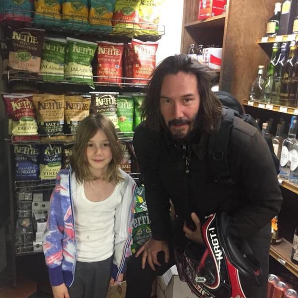 Loạt khoảnh khắc 'ngàn vàng' chứng minh Keanu Reeves là quý ông lịch thiệp bậc nhất Hollywood Loạt khoảnh khắc 'ngàn vàng' chứng minh Keanu Reeves là quý ông lịch thiệp bậc nhất Hollywood