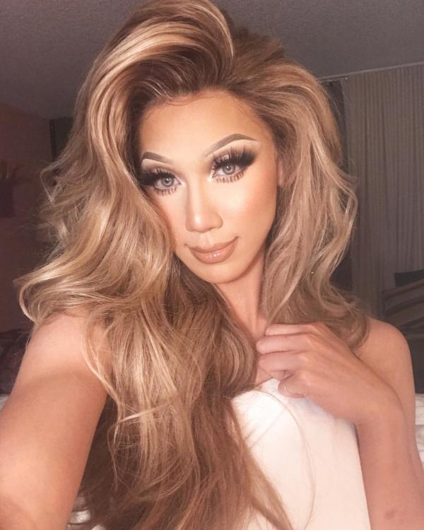 Nhan sắc Plastique Tiara - 'Nàng' drag queen gốc Việt đang gây sốt trong show RuPaul's Drag Race Nhan sắc Plastique Tiara - 'Nàng' drag queen gốc Việt đang gây sốt trong show RuPaul's Drag Race