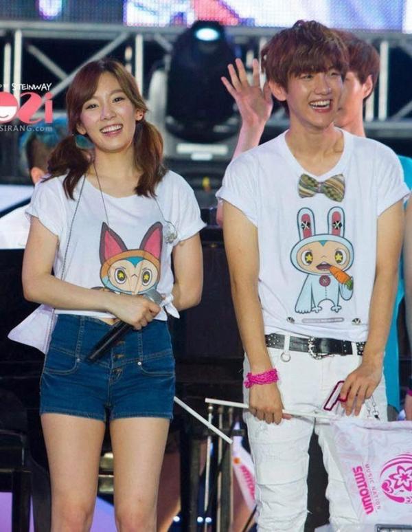 Phản ứng siêu ngầu của Taeyeon khi nghe fan gọi tên Baekhyun trong concert của mình Phản ứng siêu ngầu của Taeyeon khi nghe fan gọi tên Baekhyun trong concert của mình