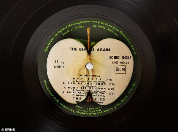 Chuyện chưa kể: Đĩa đơn Hey Jude của The Beatles từng bị cấm phát hành vì mang tính 'khiêu dâm' Chuyện chưa kể: Đĩa đơn Hey Jude của The Beatles từng bị cấm phát hành vì mang tính 'khiêu dâm'