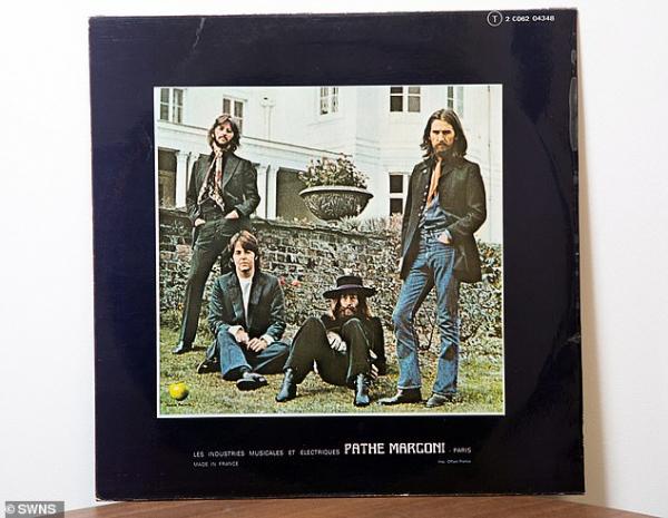 Chuyện chưa kể: Đĩa đơn Hey Jude của The Beatles từng bị cấm phát hành vì mang tính 'khiêu dâm' Chuyện chưa kể: Đĩa đơn Hey Jude của The Beatles từng bị cấm phát hành vì mang tính 'khiêu dâm'