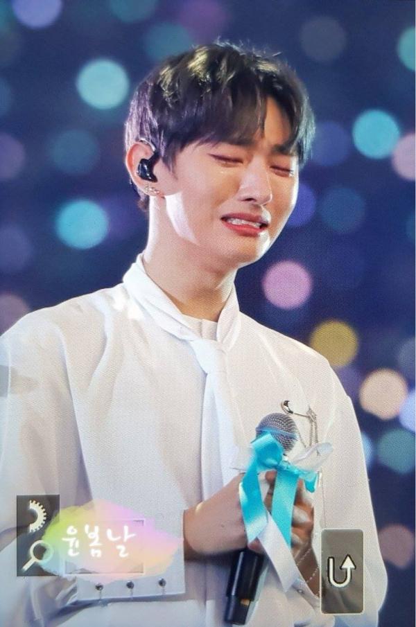 Lời tạm biệt nhói lòng của Wanna One trong concert cuối: 'Vì sao chúng ta phải kết thúc?' Lời tạm biệt nhói lòng của Wanna One trong concert cuối: 'Vì sao chúng ta phải kết thúc?'