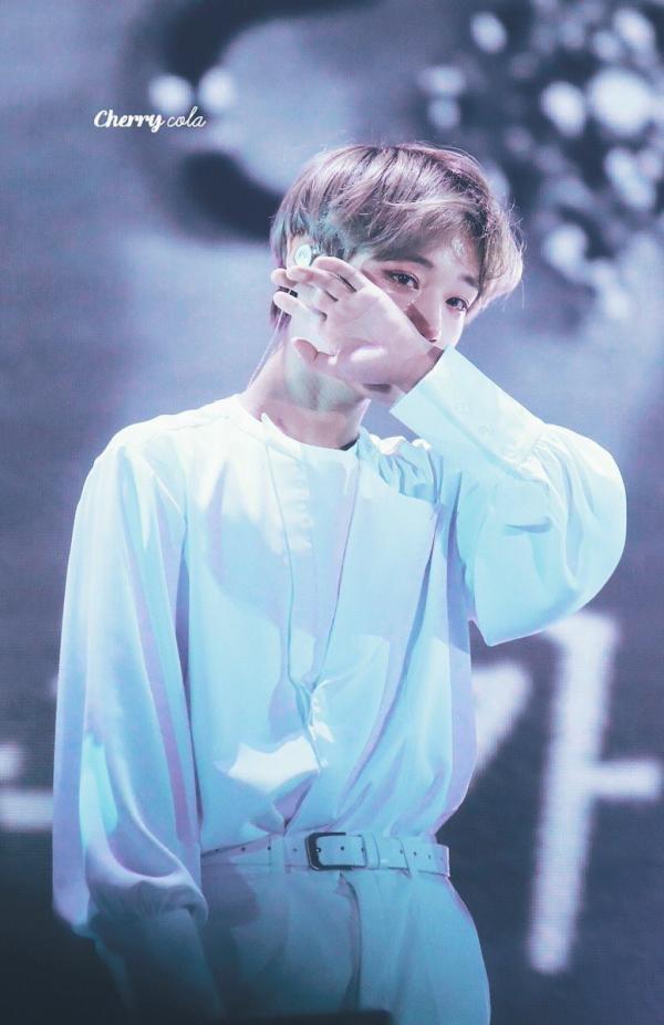 Lời tạm biệt nhói lòng của Wanna One trong concert cuối: 'Vì sao chúng ta phải kết thúc?' Lời tạm biệt nhói lòng của Wanna One trong concert cuối: 'Vì sao chúng ta phải kết thúc?'