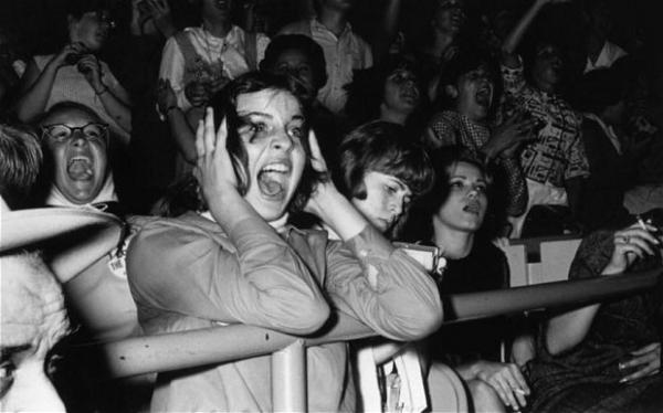 Chuyện chưa kể về Groupie - hội fan cuồng làm mọi cách để được 'tình một đêm' với thần tượng Chuyện chưa kể về Groupie - hội fan cuồng làm mọi cách để được 'tình một đêm' với thần tượng