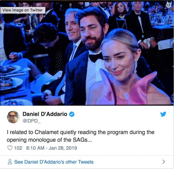 Người người xúng xính lễ trao giải còn Timothée Chalamet lại cặm cụi đọc cái gì đây? Người người xúng xính lễ trao giải còn Timothée Chalamet lại cặm cụi đọc cái gì đây?