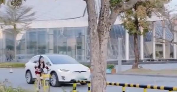 Chuyện tình 'lửa gần rơm' đáng yêu muốn chết giữa Diệp đại thần 1m87 và tiểu bạch thỏ 1m52 Chuyện tình 'lửa gần rơm' đáng yêu muốn chết giữa Diệp đại thần 1m87 và tiểu bạch thỏ 1m52