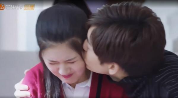 Chuyện tình 'lửa gần rơm' đáng yêu muốn chết giữa Diệp đại thần 1m87 và tiểu bạch thỏ 1m52 Chuyện tình 'lửa gần rơm' đáng yêu muốn chết giữa Diệp đại thần 1m87 và tiểu bạch thỏ 1m52