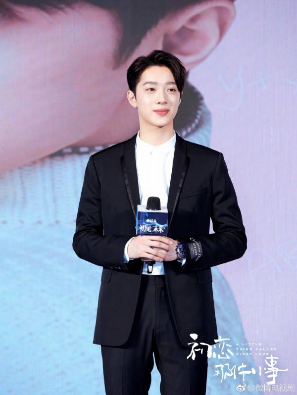 CHÍNH THỨC: Tình đầu của Lại Quán Lâm trong 'A Little Thing Called Love' là mỹ nữ 16 tuổi Triệu Kim Mạch CHÍNH THỨC: Tình đầu của Lại Quán Lâm trong 'A Little Thing Called Love' là mỹ nữ 16 tuổi Triệu Kim Mạch