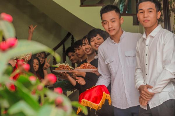 Khi 2 đứa bạn thân khác giới sinh nhật trùng nhau, tốt nhất là làm luôn đám cưới cho bọn nó Khi 2 đứa bạn thân khác giới sinh nhật trùng nhau, tốt nhất là làm luôn đám cưới cho bọn nó