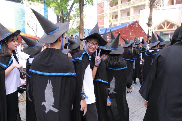 Tha hồ 'ăn bánh GATO' với hội trại xuân phiên bản Harry Potter của trường người ta Tha hồ 'ăn bánh GATO' với hội trại xuân phiên bản Harry Potter của trường người ta