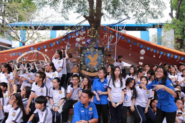 Tha hồ 'ăn bánh GATO' với hội trại xuân phiên bản Harry Potter của trường người ta Tha hồ 'ăn bánh GATO' với hội trại xuân phiên bản Harry Potter của trường người ta