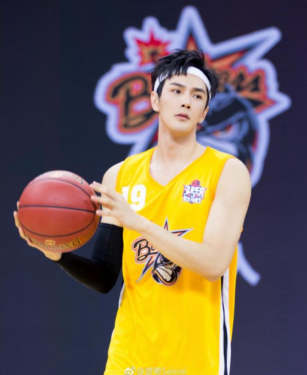 Các tổng tài bá đạo, đế vương cao ngạo và học bá thanh xuân gây bão web drama gần đây Các tổng tài bá đạo, đế vương cao ngạo và học bá thanh xuân gây bão web drama gần đây