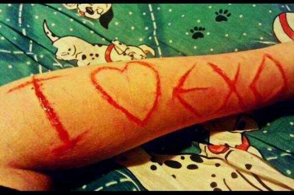 Những lần sasaeng fan khiến K-Pop chìm trong ác mộng: Bắt cóc, rao bán quần lót, gửi huyết thư Những lần sasaeng fan khiến K-Pop chìm trong ác mộng: Bắt cóc, rao bán quần lót, gửi huyết thư