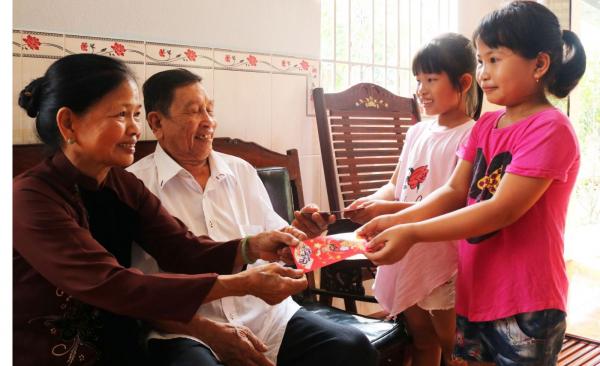 Chuyện lì xì ngày Tết: Nét văn hóa hay nỗi ám ảnh? Chuyện lì xì ngày Tết: Nét văn hóa hay nỗi ám ảnh?