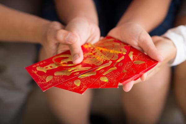 Chuyện lì xì ngày Tết: Nét văn hóa hay nỗi ám ảnh? Chuyện lì xì ngày Tết: Nét văn hóa hay nỗi ám ảnh?