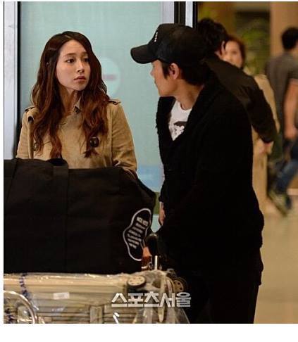 Sau những lần bị phản bội, ánh mắt Lee Min Jung nhìn Lee Byung Hun nay đã khác xưa quá rồi Sau những lần bị phản bội, ánh mắt Lee Min Jung nhìn Lee Byung Hun nay đã khác xưa quá rồi