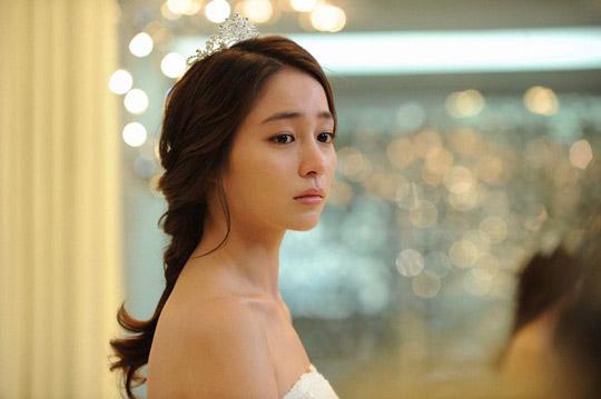 Sau những lần bị phản bội, ánh mắt Lee Min Jung nhìn Lee Byung Hun nay đã khác xưa quá rồi Sau những lần bị phản bội, ánh mắt Lee Min Jung nhìn Lee Byung Hun nay đã khác xưa quá rồi