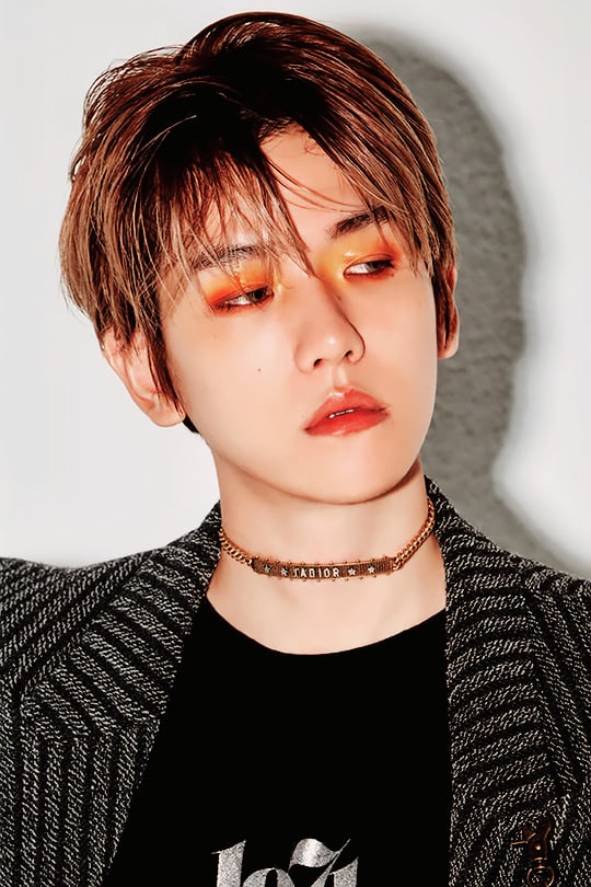 8 nam thần K-Pop tôn vinh vẻ đẹp phi giới tính khi trang điểm đậm 8 nam thần K-Pop tôn vinh vẻ đẹp phi giới tính khi trang điểm đậm