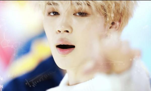 8 nam thần K-Pop tôn vinh vẻ đẹp phi giới tính khi trang điểm đậm 8 nam thần K-Pop tôn vinh vẻ đẹp phi giới tính khi trang điểm đậm