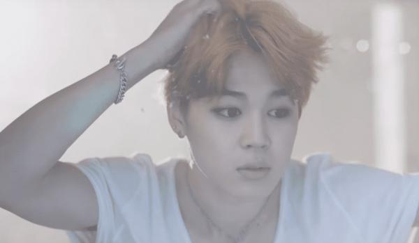 8 nam thần K-Pop tôn vinh vẻ đẹp phi giới tính khi trang điểm đậm 8 nam thần K-Pop tôn vinh vẻ đẹp phi giới tính khi trang điểm đậm