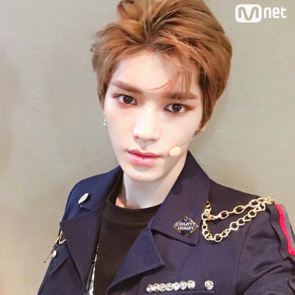 8 nam thần K-Pop tôn vinh vẻ đẹp phi giới tính khi trang điểm đậm 8 nam thần K-Pop tôn vinh vẻ đẹp phi giới tính khi trang điểm đậm