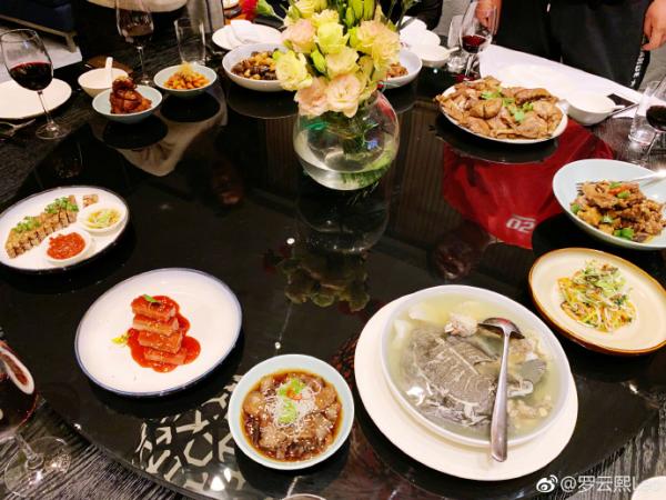 Bữa ăn ngày Tết của 'Nhuận Ngọc' La Vân Hi và dàn sao Hoa ngữ khiến dân tình choáng ngợp Bữa ăn ngày Tết của 'Nhuận Ngọc' La Vân Hi và dàn sao Hoa ngữ khiến dân tình choáng ngợp