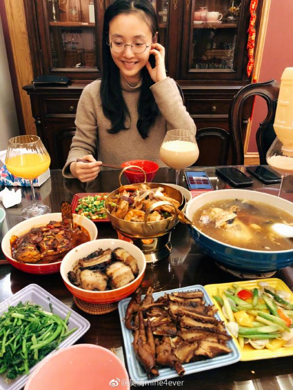 Bữa ăn ngày Tết của 'Nhuận Ngọc' La Vân Hi và dàn sao Hoa ngữ khiến dân tình choáng ngợp Bữa ăn ngày Tết của 'Nhuận Ngọc' La Vân Hi và dàn sao Hoa ngữ khiến dân tình choáng ngợp